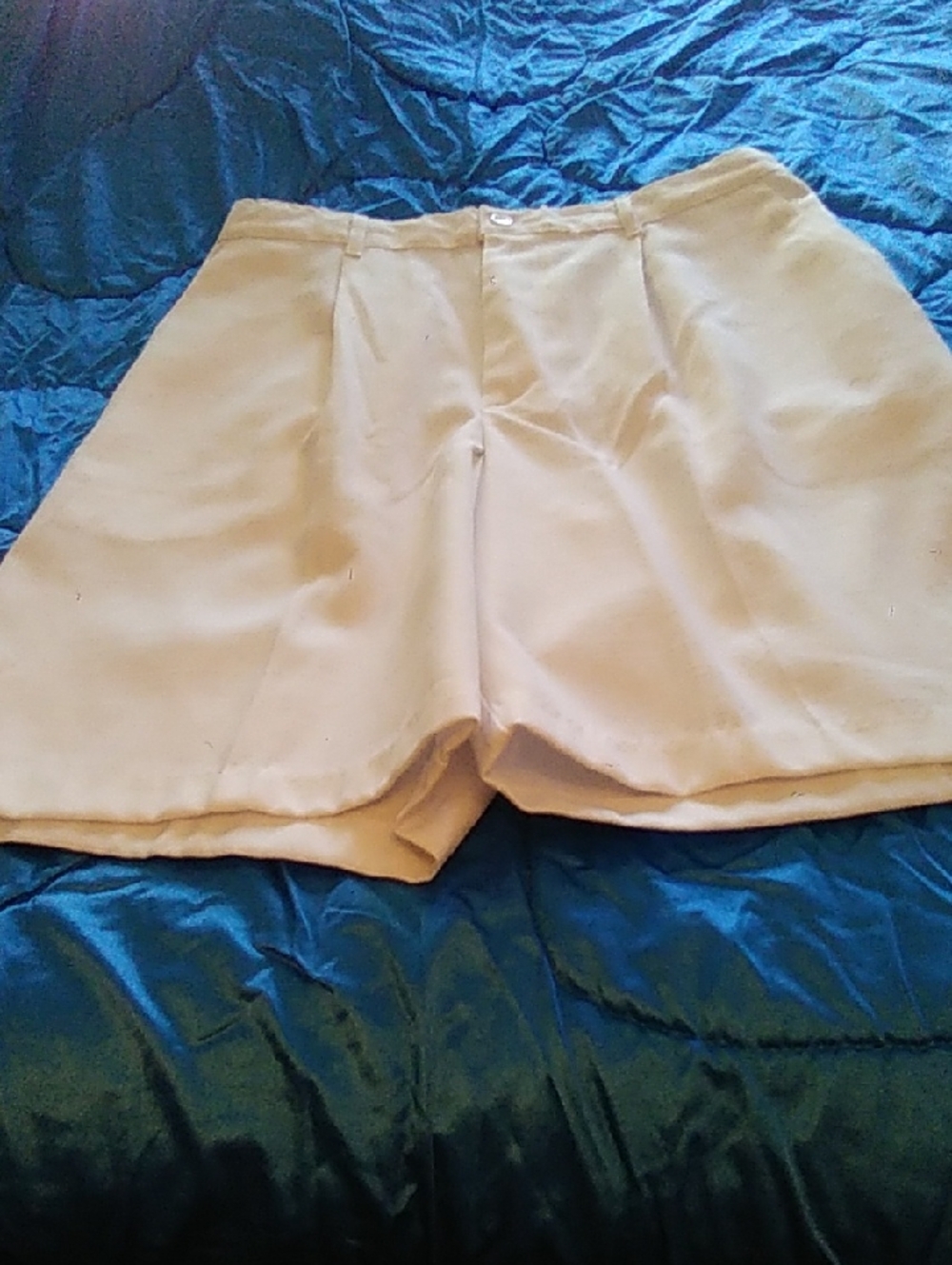 Tailored High-Waist White Bermuda Shorts